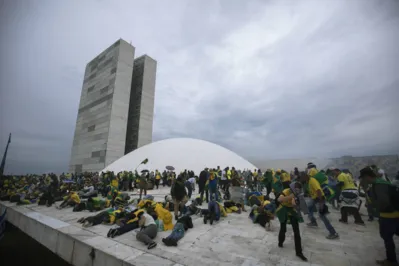 Projeto de lei que institui o 8 de janeiro como o Dia do Patriota em Porto Alegre foi do vereador Alexandre Bodara que teve o mandato cassado há pouco mais de 10 dias, após ser condenado por abuso de poder econômico pelo TRE-RS
