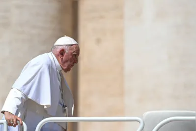 Papa Francisco será operado nesta quarta-feira (7) em hospital de Roma