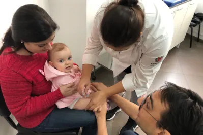 O Paraná contou cerca de 5 mil profissionais de saúde, servidores estaduais e municipais, que ficaram a postos nas mais de 1,3 mil salas de vacinas  em 399 municípios