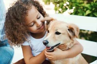 É dever dos pais, segundo professora, explicar para a criança que o pet não é brinquedo e, por isso, não deve ser entregue como se fosse um presente ou objeto