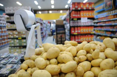 A batata foi o alimento que registrou a maior redução no preço, de 27,1%.