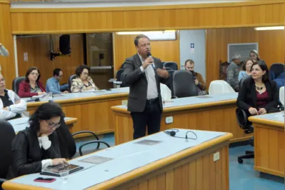 O secretário de fazenda, João Carlos Perez, durante prestação de contas do quadrimestrena Câmara, ontem: “Dá para ajustar"