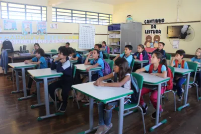 O currículo alia as disciplinas clássicas, como língua portuguesa e matemática, com oficinas e projetos que ampliam a formação dos jovens