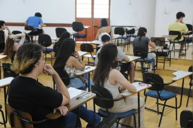 Imagem ilustrativa da imagem Primeiro dia da 2ª Fase do Vestibular da UEL tem abstenção de 12,60%