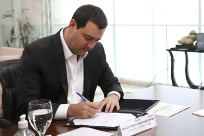 Imagem ilustrativa da imagem Ratinho Junior autoriza novo concurso público para PMs e bombeiros