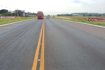 Imagem ilustrativa da imagem Rodovia entre Arapongas e Astorga recebe obras de conservação