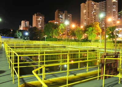 O rompimento aconteceu no Reservatório Higienópolis, da Sanepar, localizado na esquina da avenida Higienópolis com Rua Tupi