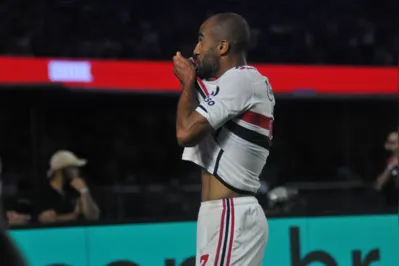 SÃ£o Paulo (SP), 16/08/2023 - Futebol/SÃO PAULO-CORINTHIANS -  Gol de Lucas Moura do SÃ£o Paulo - Partida entre SÃ£o Paulo x Corinthians, vÃ¡lida pela partida de volta das semi finais da Copa do Brasil, realizado no estÃ¡dio do Morumbi, zona sul de SÃ£o Paulo, na noite desta quarta-feira, 16. (Foto: Eduardo Carmim/Photo Premium/Folhapress)