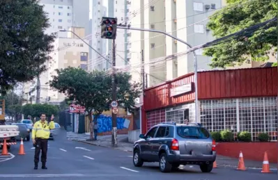 Imagem ilustrativa da imagem Semáforos em dois  cruzamentos da Goiás começam a funcionar