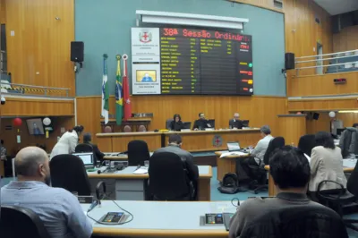 Ataque a escola de Cambé reacende debate na Câmara de Londrina sobre segurança nas instituições de ensino. Ao menos oito projetos de lei instituem medidas para coibir novos ataques