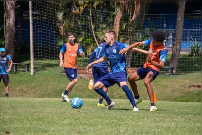 O meia Ariel será mantido como o camisa 10 do LEC em Recife: Tubarão busca reação e não vence há seis partidas na Série B