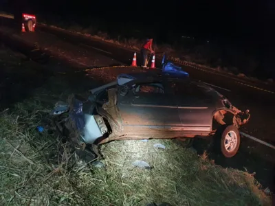 Um dos ocupantes do Corsa que trafegava na BR-369, em Cambira, morreu no local do acidente