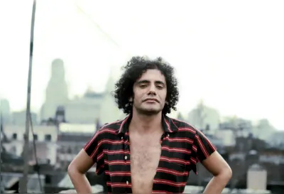 O poeta Waly Salomão, referência fundamental do tropicalismo e da contracultura no Brasil, em foto feita por sua mulher Marta Braga