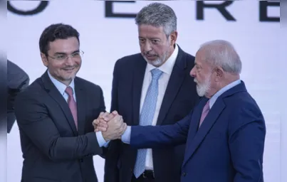 Imagem ilustrativa da imagem Ao lado de Lira, Lula empossa o primeiro ministro do centrão