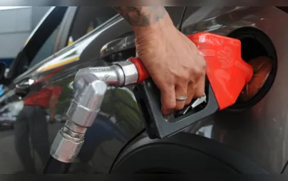 Imagem ilustrativa da imagem Petrobras reduz preço da gasolina nas refinarias em R$ 0,13 por litro