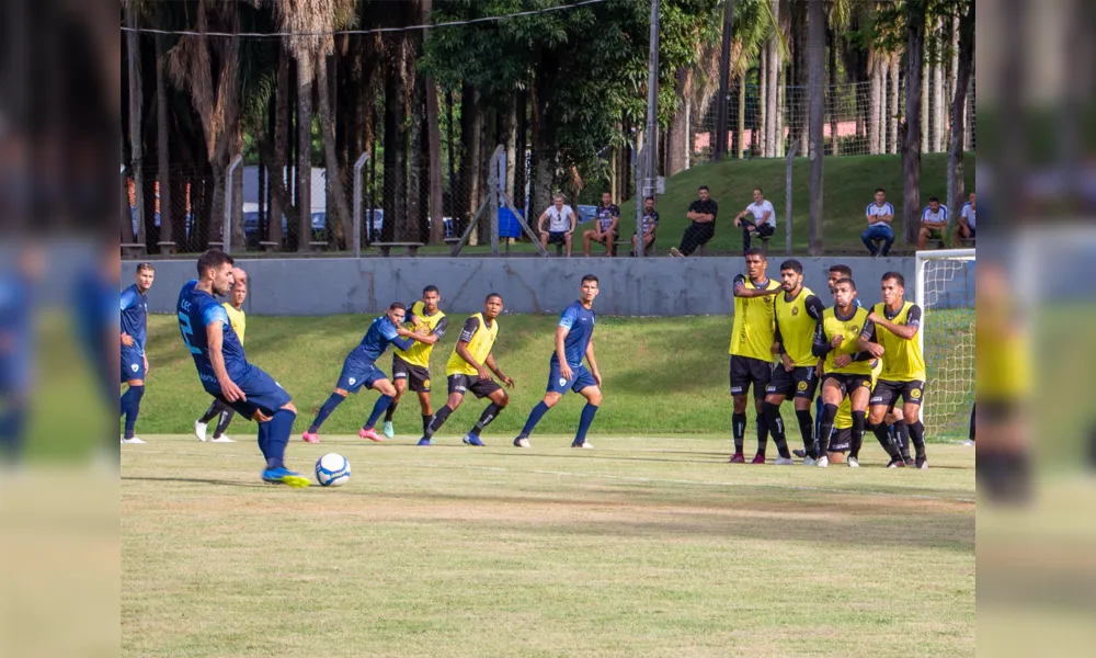 Jogo-treino no CT foi acompanhado pela cúpula do futebol do Londrina e pelo ex-gestor Sérgio Malucelli, hoje parceiro do Cascavel
