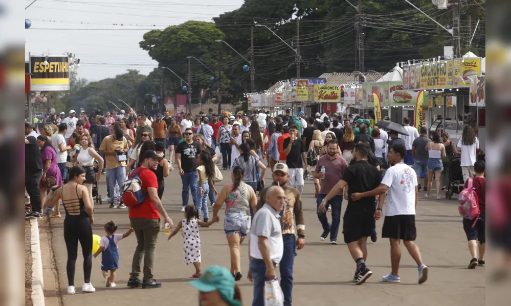 Milhares de londrinenses visitaram a ExpoLondrina no primeiro domingo do evento, dia de sol foi um incentivo a mais para o passeio