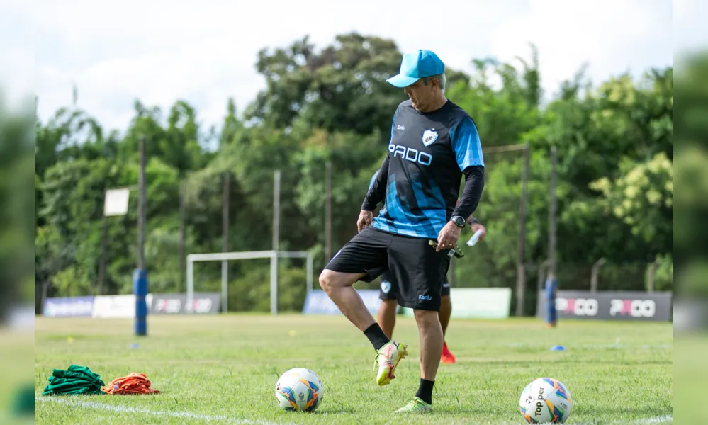 Técnico Emerson Ávila poderá testar os novos reforços do Londrina no amistoso desta quarta-feira contra o Corinthians