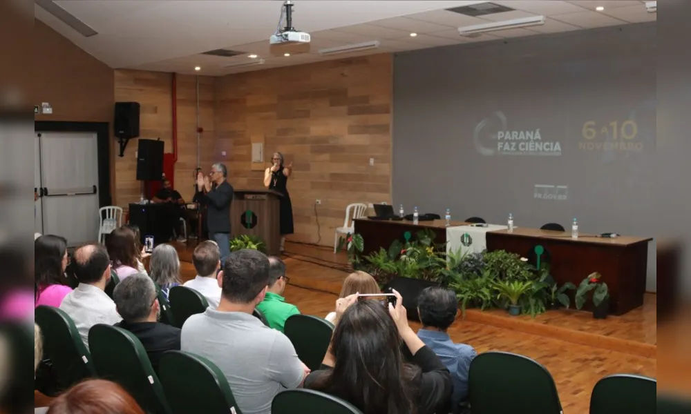 Imagem ilustrativa da imagem Evasão nas universidades estaduais no Paraná chega a 52%