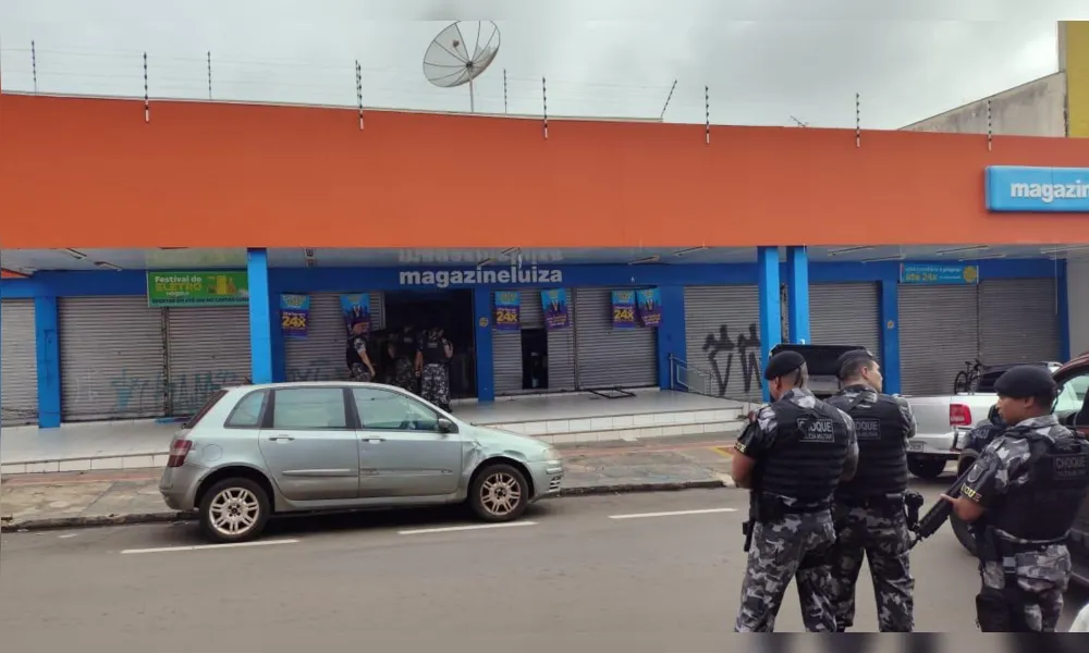Imagem ilustrativa da imagem Funcionários de loja são mantidos reféns durante roubo no centro de Londrina
