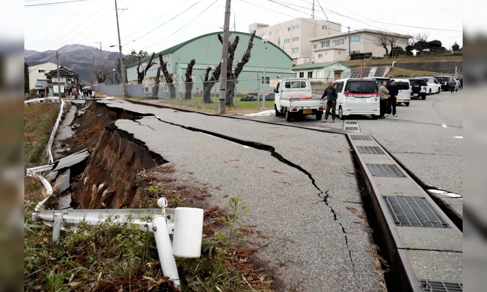 Autoridades japonesas ainda estavam verificando a extensão dos danos e pediu aos habitantes que se preparem para possíveis terremotos adicionais