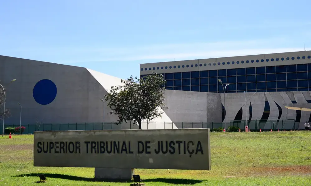 Ministro relator no STJ, Ribeiro Dantas, acolheu o pedido, determinando a transferência para outra comarca, ainda não definida
