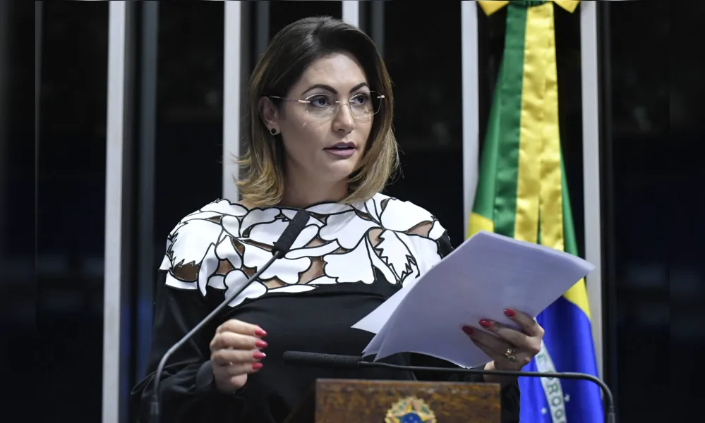 A ex-primeira-dama Michelle Bolsonaro nunca confirmou a intenção de disputar a vaga pelo Paraná, mas é vista como grande trunfo eleitoral pelo PL desde que o ex-presidente Jair Bolsonaro foi declarado inelegível