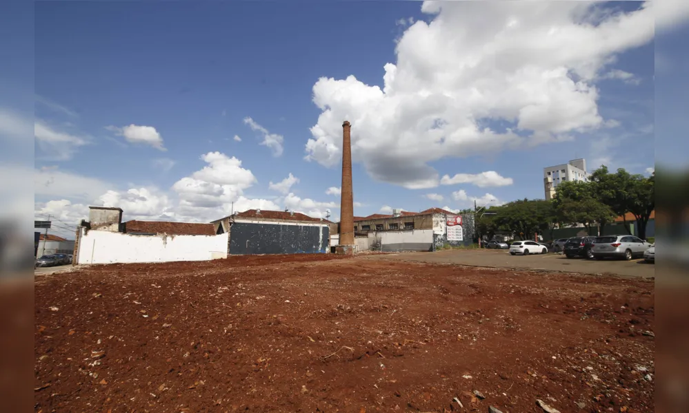 Imagem ilustrativa da imagem Prefeitura pede que investidor preserve chaminé da década de 30