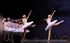 Em Londrina, bailarina negra usa meias e sapatilhas da cor de sua pele