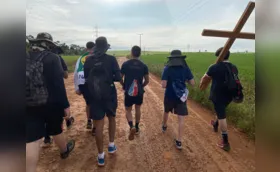 Jovens caminham mais de 80 quilômetros em preparação para a Páscoa