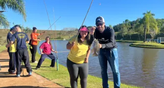 Evento beneficente realiza tarde de pesca para alunos com síndrome de Down