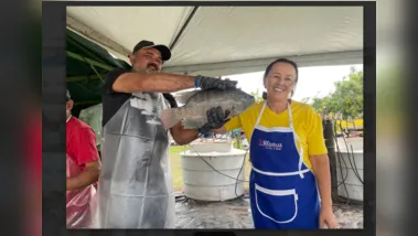 Luzia Moreira participa da feira há 24 anos e espera vender entre duas e três toneladas de peixe nesta edição
