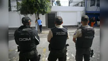Invasão de policiais equatorianos na representação diplomática mexicana é alvo de críticas de vários países