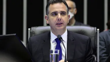 Rodrigo Pacheco  criticou o ato do governo, considerando que o Congresso já havia decidido pela desoneração dos municípios