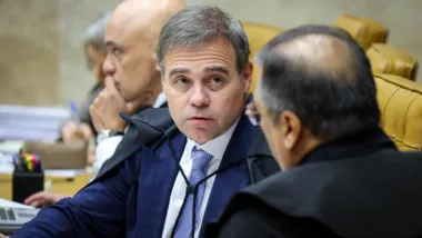 O ministro André Mendonça pediu para analisar o caso com mais tempo e interrompeu novamente o julgamento