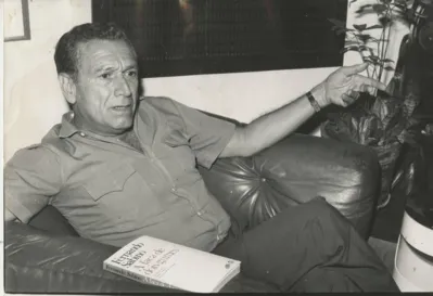 Fernando Sabino publicou mais de 40 livros de vários gêneros, romances, contos, novelas, mas se consagrou escrevendo crônicas para jornais e revistas