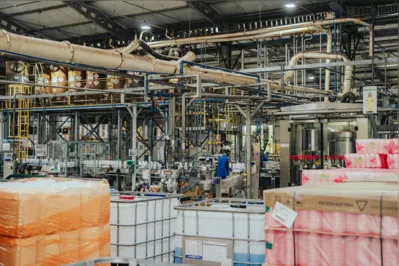 Em Londrina, a ADAMA fabrica 186 milhões de litros de defensivos agrícolas por ano