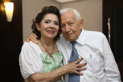 O aniversariante com a esposa Joana Darc Lopes Ramos