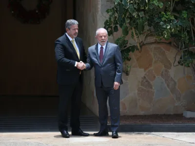 Imagem ilustrativa da imagem Após ceder mais poder, Lula tem apoio majoritário do centrão