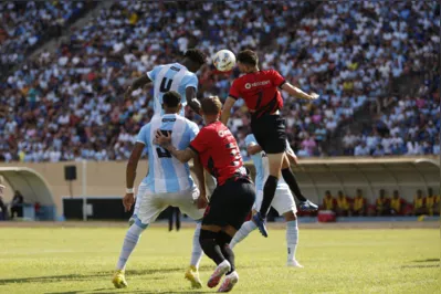 Diante do Athletico, na partida de ida das quartas de final,  o estádio do Café registrou 11.372 pagantes e um total de público de 14.004