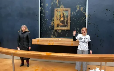 A tela Mona Lisa, de Leonardo da Vinci, foi alvo de protesto, mas não sofreu danos porque é protegido por um vidro blindado