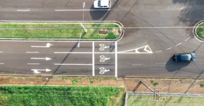 Espaços para motos têm cerca de três metros; objetivo é melhorar a segurança dos condutores, principalmente nos momentos de saída dos sinaleiros