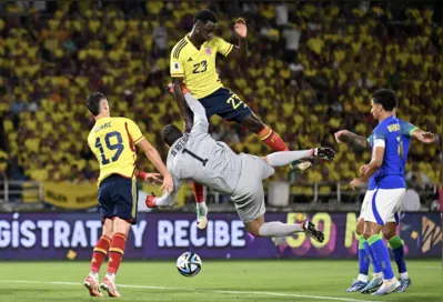 Imagem ilustrativa da imagem Brasil perde por 2 a 1 para Colômbia nas Eliminatórias