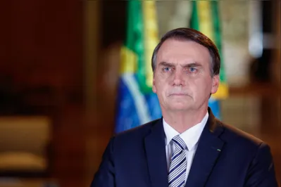 Materiais de campanha eram divulgados e a área de trabalho dos computadores teria sido alterada para remeter à propaganda do então presidente e candidato à reeleição Jair Bolsonaro