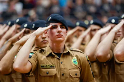 Para soldados, a exigência da formação sobe do nível médio para o superior. Oficiais da Polícia Militar deverão ser formados em Direito
