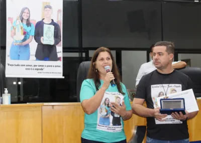 Imagem ilustrativa da imagem Câmara de Cambé presta homenagem a Karoline e Luan