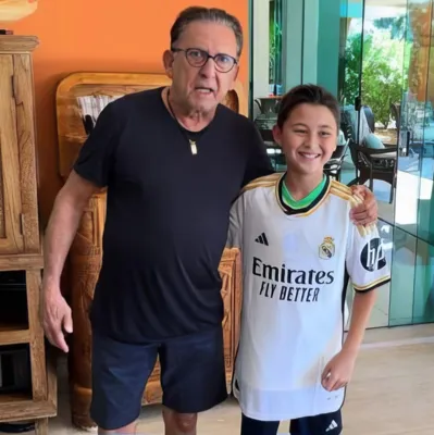 Imagem ilustrativa da imagem Com a camisa do Vini Jr