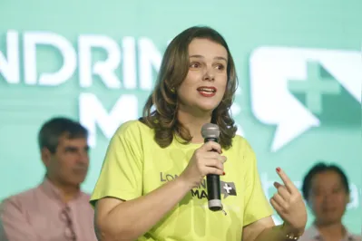 A secretária de Educação, Maria Tereza Paschoal de Moraes,  disse estar “honrada” com a pré-candidatura ao Executivo.