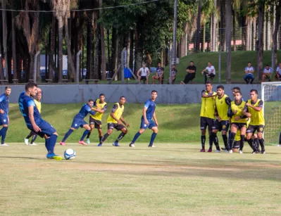 Jogo-treino no CT foi acompanhado pela cúpula do futebol do Londrina e pelo ex-gestor Sérgio Malucelli, hoje parceiro do Cascavel