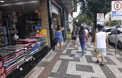 Lojas abrirão as portas normalmente segunda e terça de Carnaval e na quarta-feira. Sindicato espera vendas superior em comparação ao ano passado